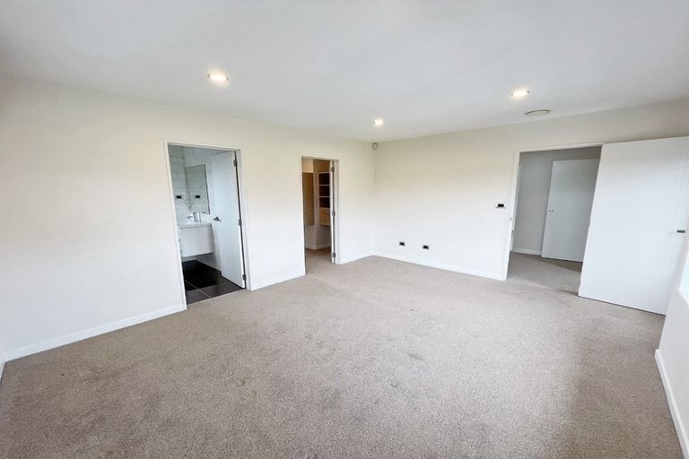 Photo of property in 115e Sturges Road, Henderson, Auckland, 0612