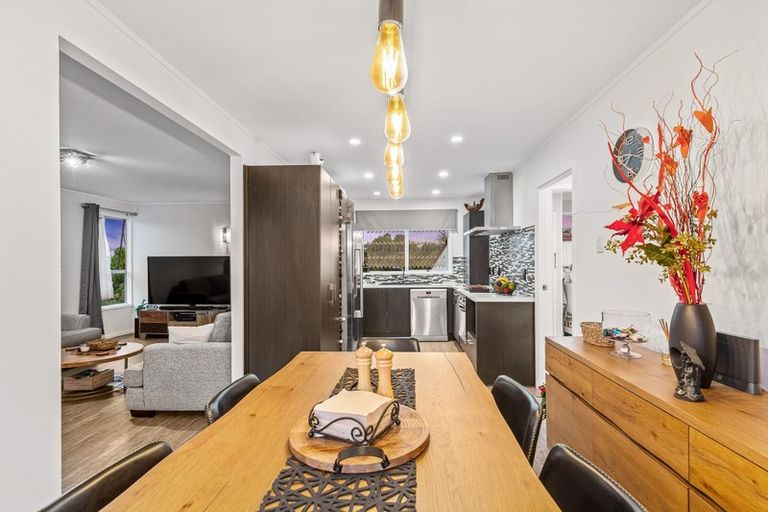 Photo of property in 92 Reynella Drive, Massey, Auckland, 0614