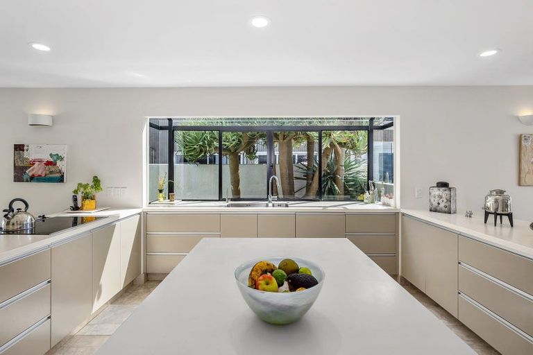 Photo of property in 2/15 Craig Road, Milford, Auckland, 0620