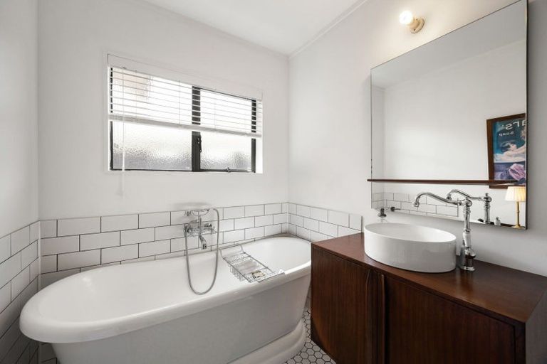 Photo of property in 111 Hall Street, Cambridge, 3434