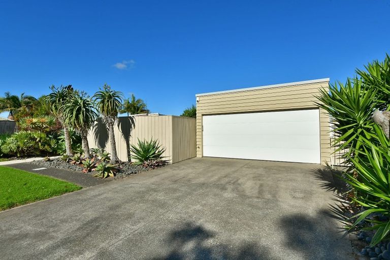 Photo of property in 58 Settlers Grove, Orewa, 0931