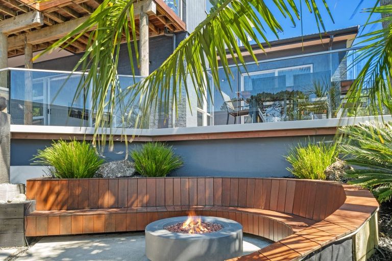 Photo of property in 282 Glamorgan Drive, Northcross, Auckland, 0630