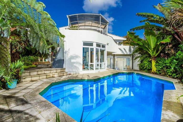 Photo of property in 4 Whitby Crescent, Mairangi Bay, Auckland, 0630