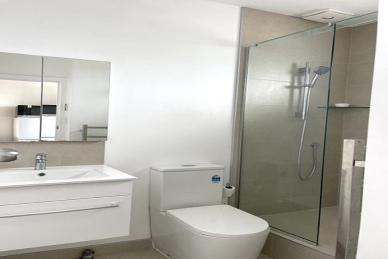 Photo of property in 1/14 Charisma Place, Randwick Park, Auckland, 2105