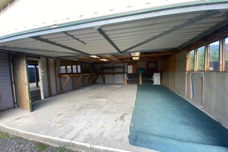 Photo of property in 36 Hinau Grove, Wainuiomata, Lower Hutt, 5014
