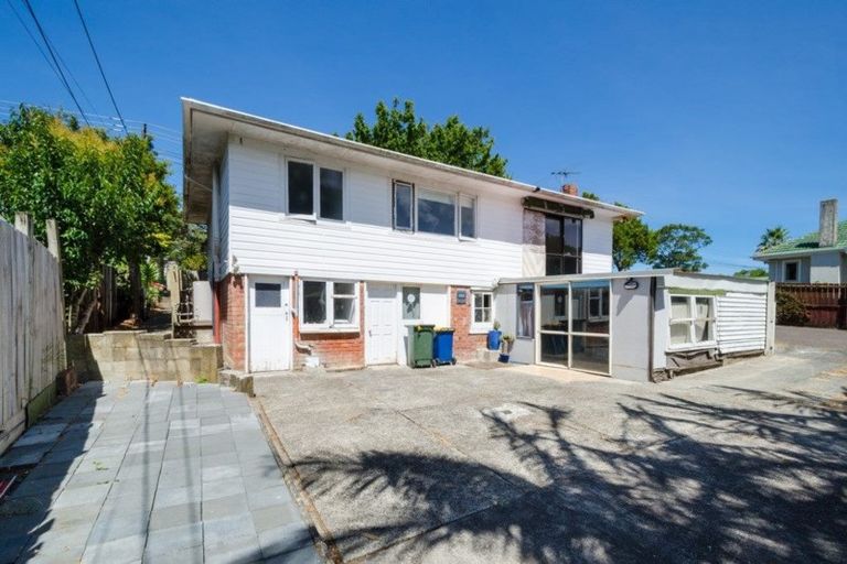 Photo of property in 19a Newington Road, Henderson, Auckland, 0612
