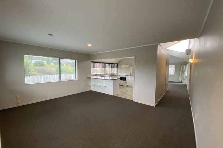 Photo of property in 2/52 Donald Street, Stanmore Bay, Whangaparaoa, 0932