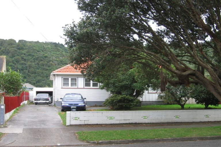 Photo of property in 25 Lockwood Crescent, Taita, Lower Hutt, 5011