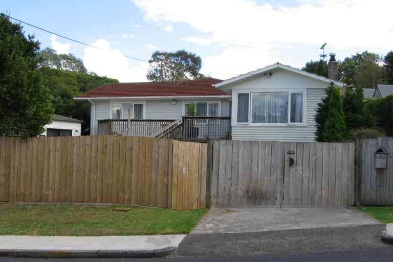 Photo of property in 33 Taupo Street, Green Bay, Auckland, 0604