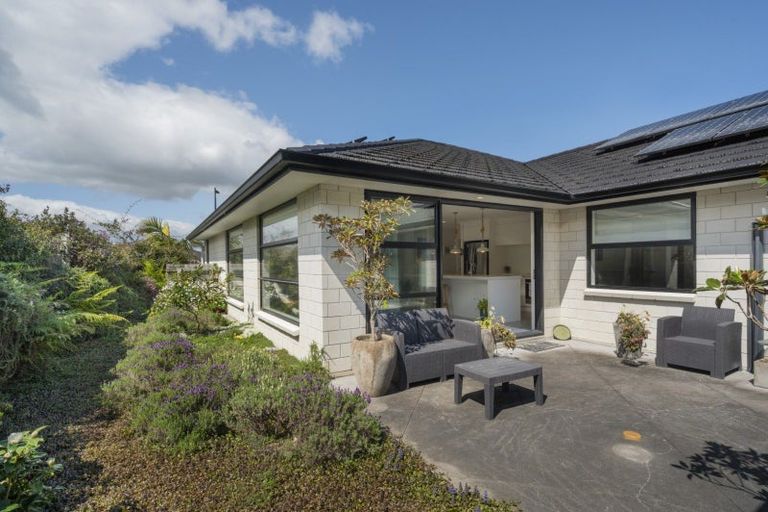 Photo of property in 11 Lakeside Terrace, Omokoroa, 3114