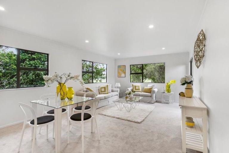 Photo of property in 2/73 Bond Crescent, Forrest Hill, Auckland, 0620