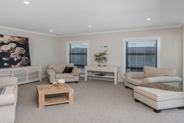 Photo of property in 16 Awatea Drive, Whitianga, 3510