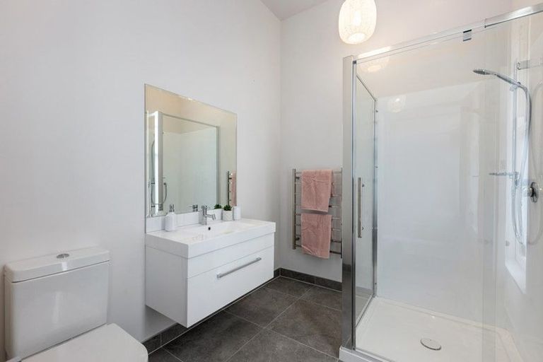 Photo of property in 17 Austin Street, Mount Victoria, Wellington, 6011