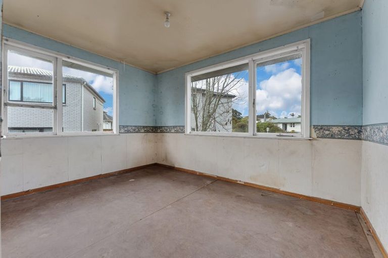 Photo of property in 12 Ozich Avenue, Te Atatu South, Auckland, 0610