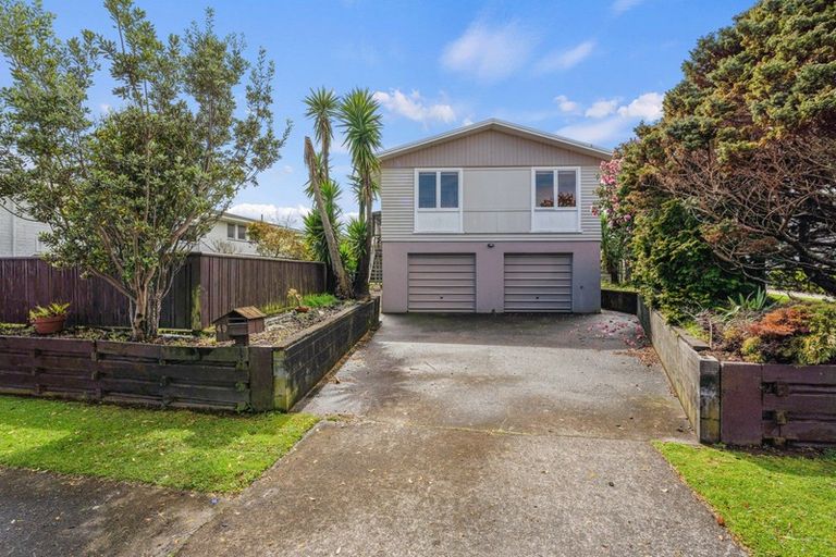 Photo of property in 49 Nevada Drive, Merrilands, New Plymouth, 4312