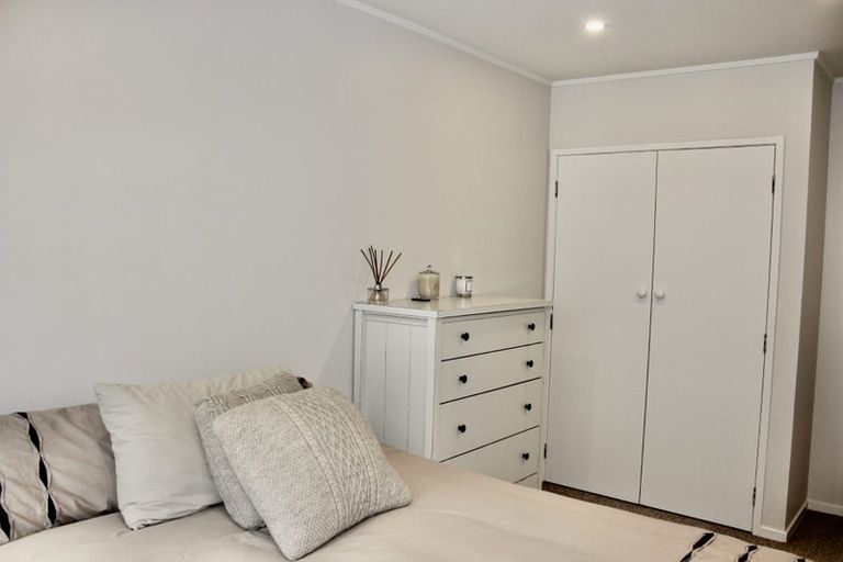 Photo of property in 2/70 Kaurilands Road, Titirangi, Auckland, 0604