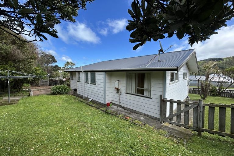 Photo of property in 14 Frobisher Street, Island Bay, Wellington, 6023