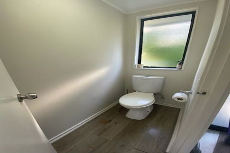 Photo of property in 2/14 Thalia Place, Totara Vale, Auckland, 0629