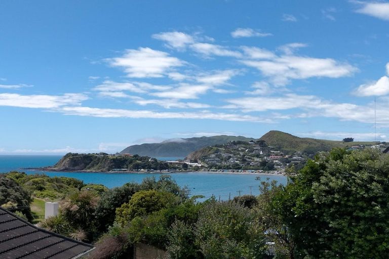 Photo of property in 3 View Road, Titahi Bay, Porirua, 5022