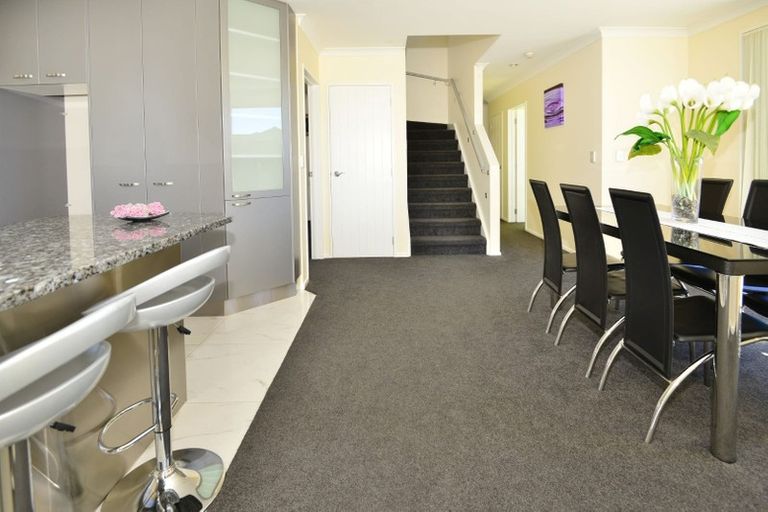 Photo of property in 10 Lupetti Rise, West Harbour, Auckland, 0618