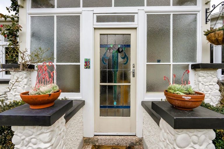 Photo of property in 35 Cameron Street, New Plymouth, 4310