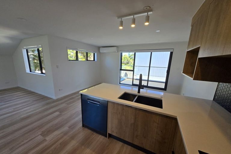 Photo of property in 7/13 Fairdale Place, Birkdale, Auckland, 0626