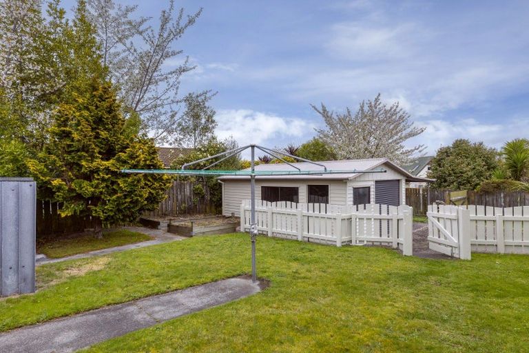 Photo of property in 2 Gladstone Grove, Richmond Heights, Taupo, 3330