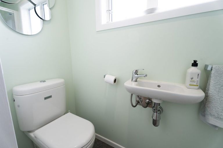 Photo of property in 5 Lane Crescent, Tawa, Wellington, 5028