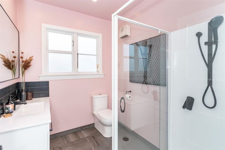 Photo of property in 24 Scotland Terrace, Green Island, Dunedin, 9018