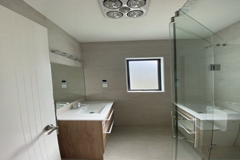 Photo of property in 30 Godfrey Drive, Orewa, 0931