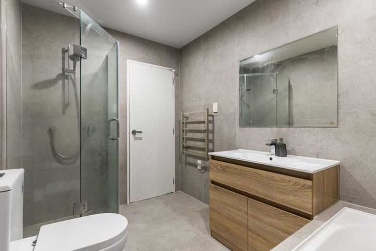 Photo of property in 1c Kororo Street, Northcote, Auckland, 0627