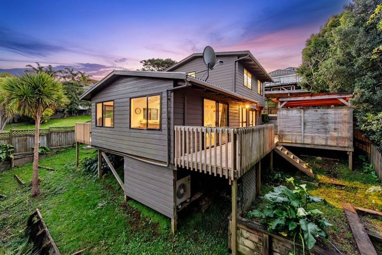 Photo of property in 2/104 Ocean View Road, Northcote, Auckland, 0627