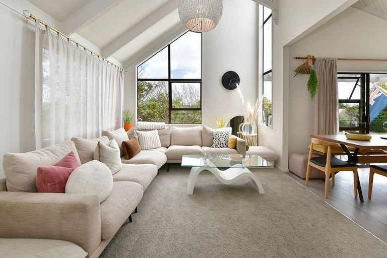 Photo of property in 3 Albert Hall Drive, Red Beach, 0932