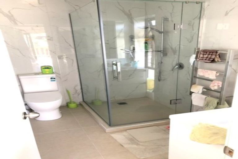 Photo of property in 23 Beechdale Crescent, Pakuranga Heights, Auckland, 2010