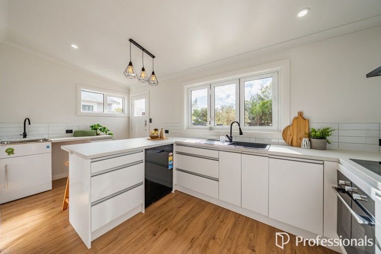 Photo of property in 53 York Street, Moera, Lower Hutt, 5010