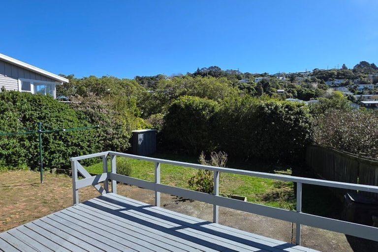 Photo of property in 11 Glanmire Road, Newlands, Wellington, 6037