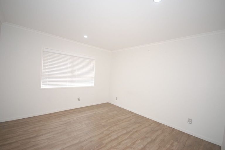 Photo of property in 36 Lendenfeld Drive, Papatoetoe, Auckland, 2025