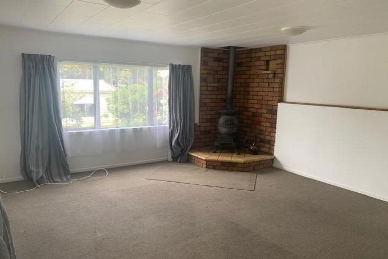 Photo of property in 727 Swanson Road, Swanson, Auckland, 0612