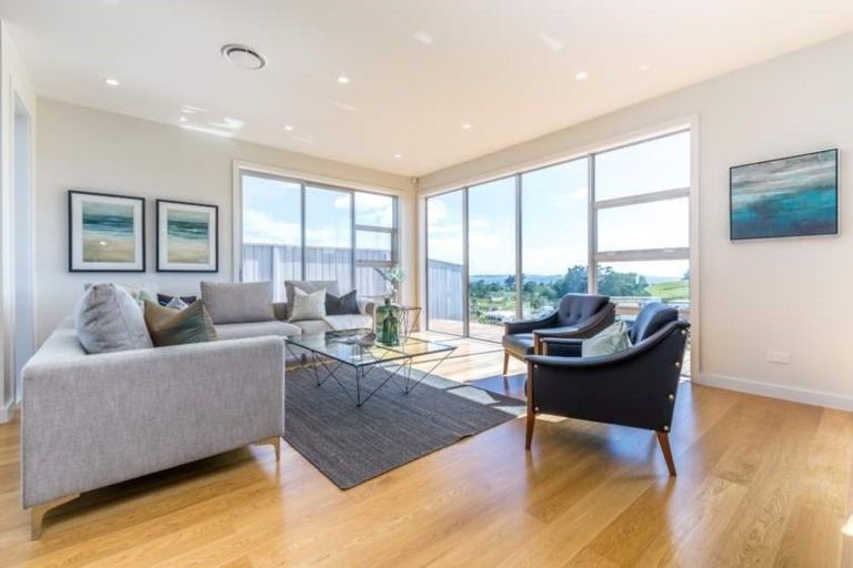 Photo of property in 3 Tuangi Street, Long Bay, Auckland, 0630
