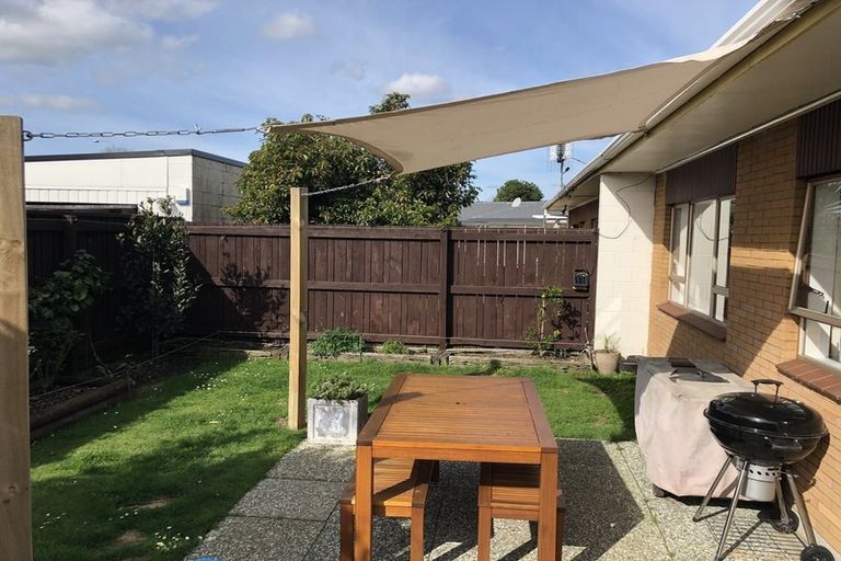 Photo of property in 6a Tatua Place, Conifer Grove, Takanini, 2112