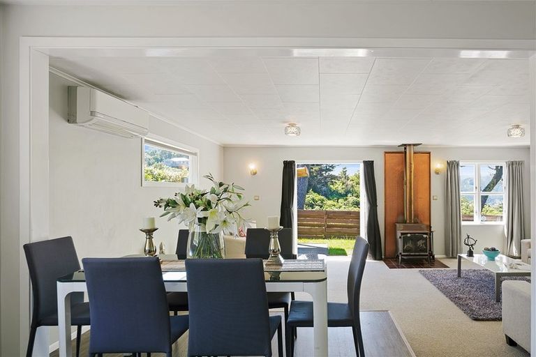 Photo of property in 120 Miromiro Road, Normandale, Lower Hutt, 5010