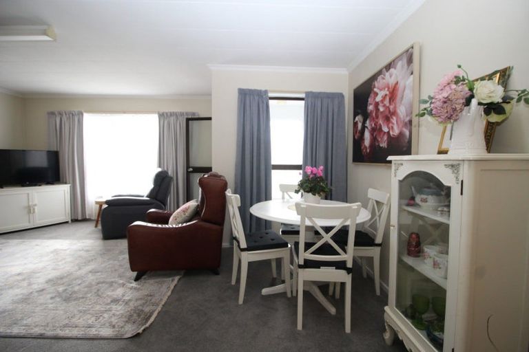 Photo of property in 28b Pollen Street, Woodville, 4920