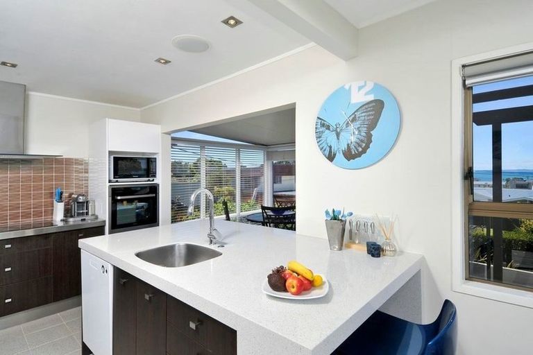 Photo of property in 1/91 Aberdeen Road, Castor Bay, Auckland, 0620