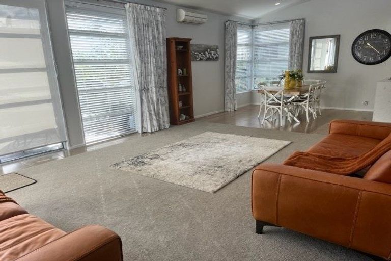 Photo of property in 13 Tranquility Rise, Mellons Bay, Auckland, 2014