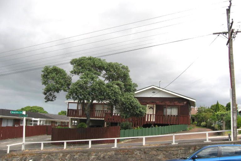 Photo of property in 20 East Coast Road, Milford, Auckland, 0620