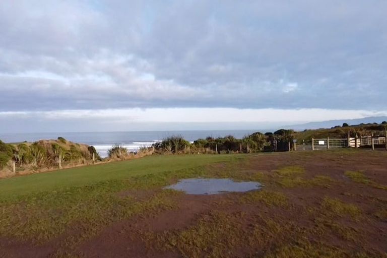 Photo of property in 8 Grandview Terrace, Orepuki, Riverton, 9881