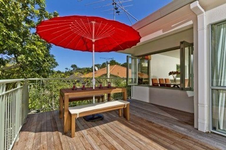 Photo of property in 15 Bush Lane, Northcote Point, Auckland, 0627