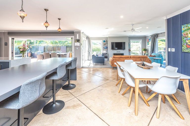 Photo of property in 18 Golf Vue Place, Castlecliff, Whanganui, 4501