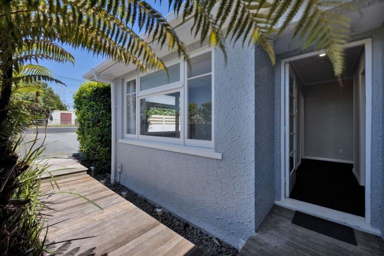 Photo of property in 1/9 Tarahua Road, Vogeltown, New Plymouth, 4310