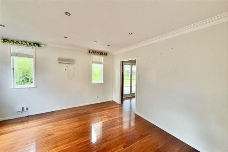 Photo of property in 19 Awaroa Road, Sunnyvale, Auckland, 0612